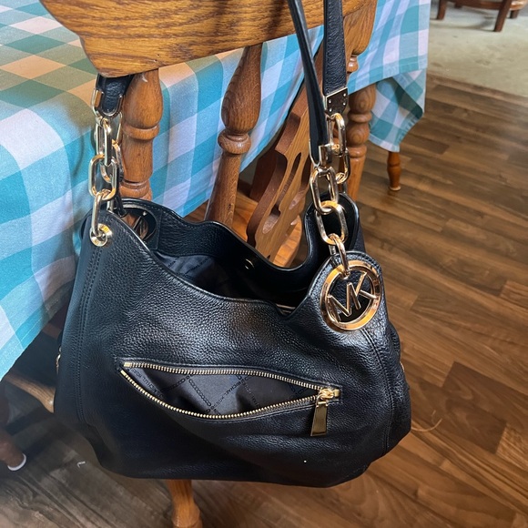 Michael Kors Lillie large Logo Shoulder Bag - Picture 1 of 5